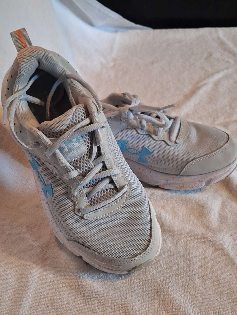 Under Armour Light Gray Sneakers with Blue Logo and Peach Speckle Size 7